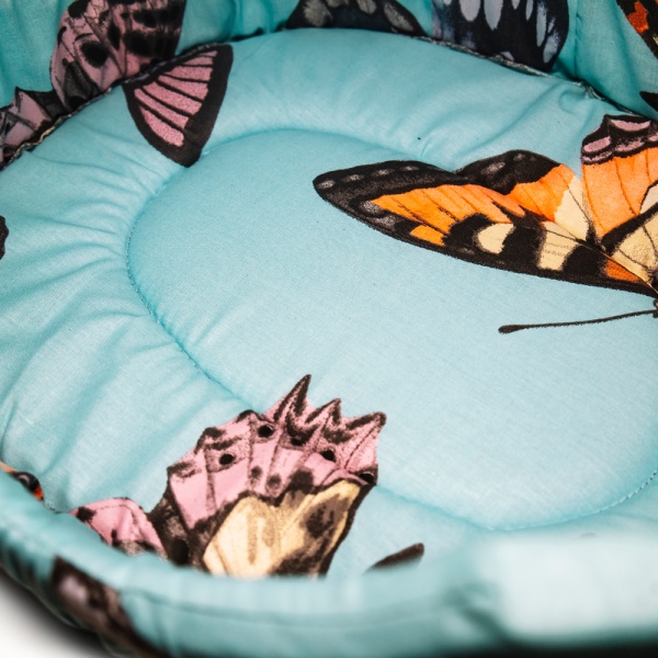 Лежанка овальная стеганая поролоновая хлопок БАБОЧКИ на голубом 52*46*20см/DONBARON